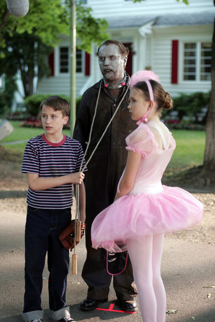 Domesticated zombie Fido (Billy Connolly) can be safely left with the children (K'Sun Ray and Alexia Fast).