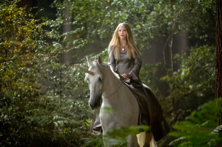 Fallen star Yvaine (Clare Danes) astride a unicorn.