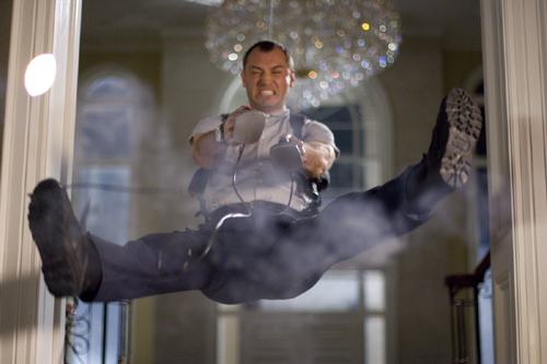 Remy (Jude Law) gets blasted by a faulty defribrilator.