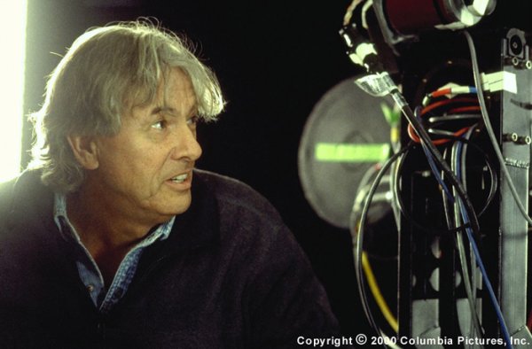 Director Paul Verhoeven on the set of HOLLOW MAN