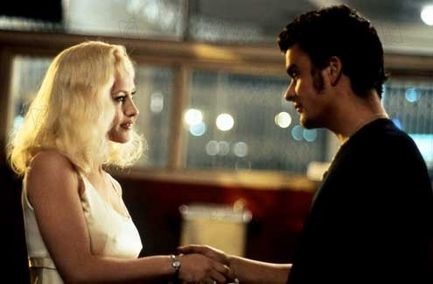 Gangster's moll Alice (Patricia Arquette) has an affair with mechanica Pete (Balthazar Getty)